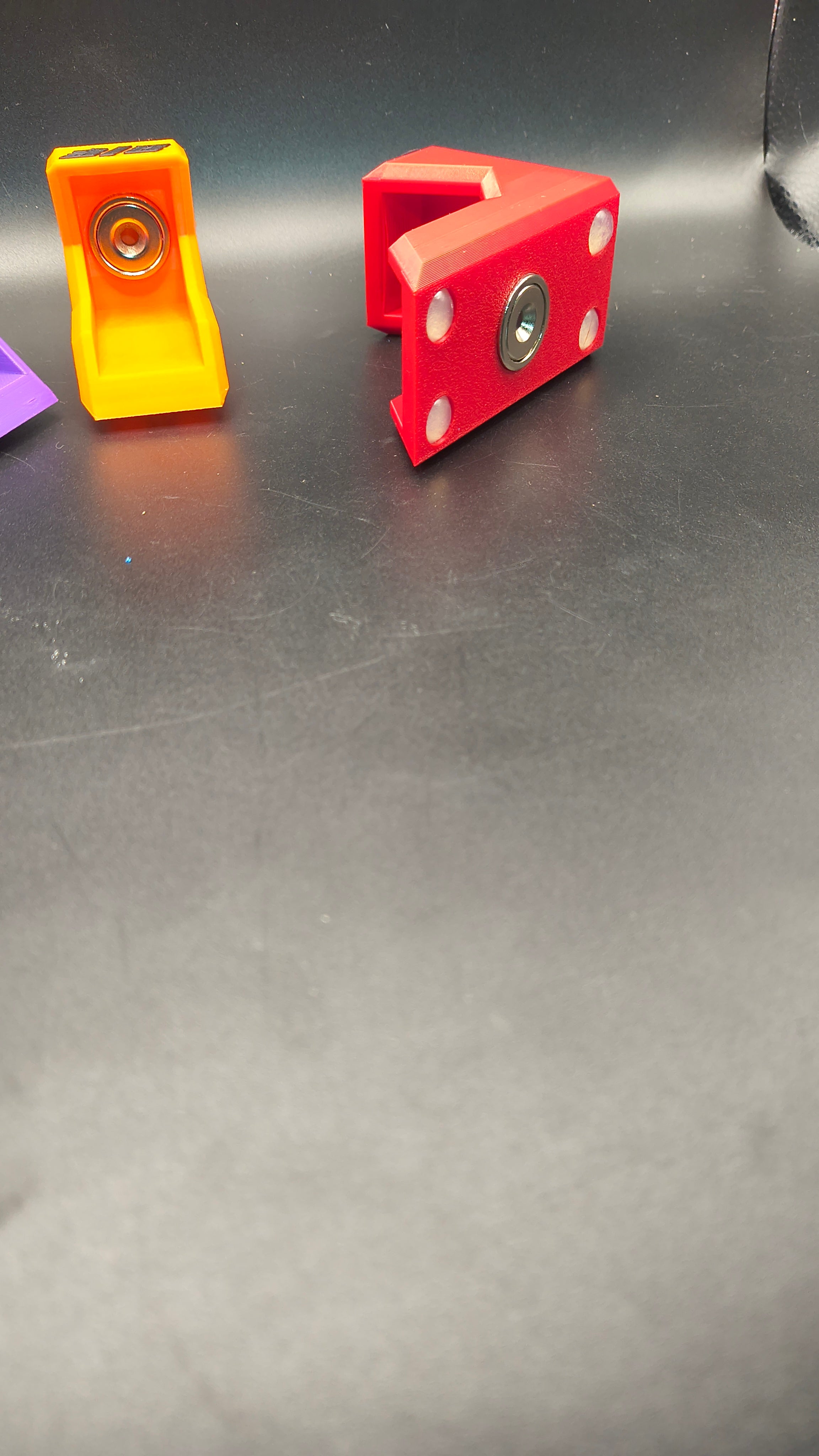 Magnetic Ratchet Hangers