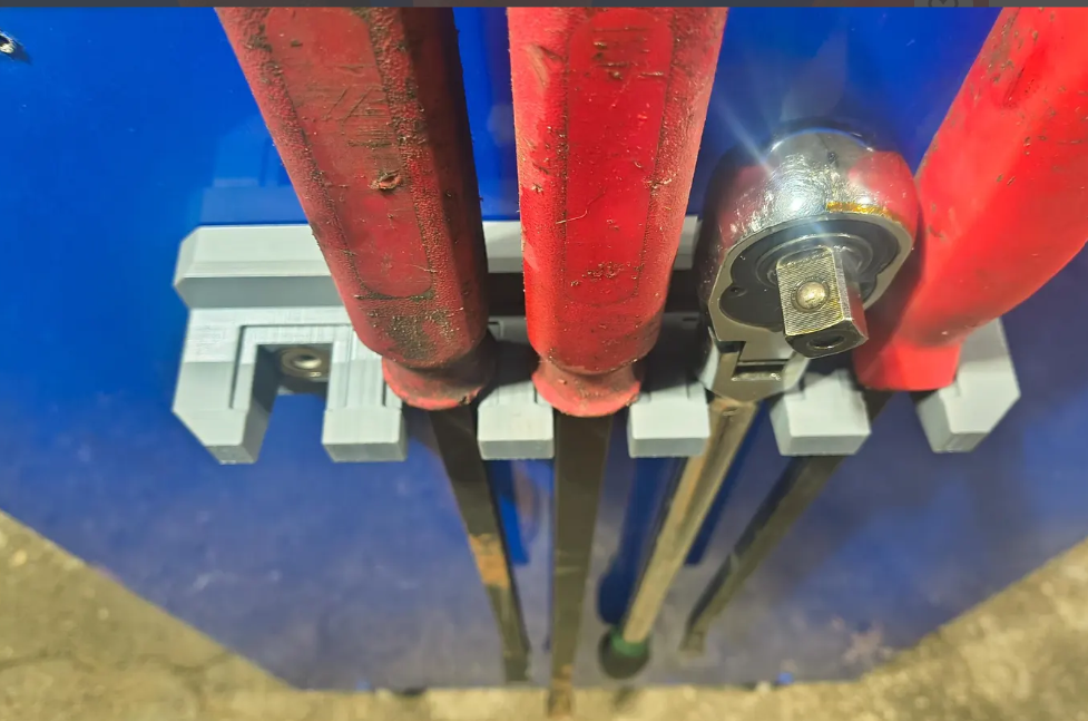 5-slot magnetic pry bar holder